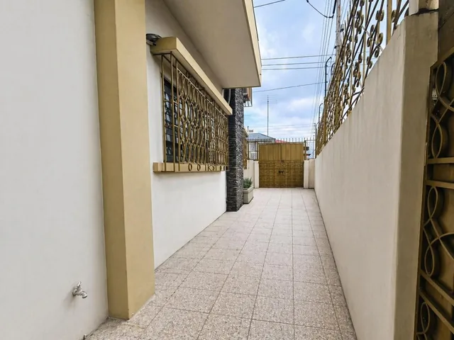 Casa Esquinera en Venta Barrio Orellana - I. Alarcón, Guayas — imagen 2