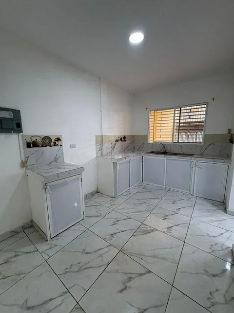Casa en Venta Remodelada en Las Orquideas | Norte - Guayaquil | con Bases de Ampliacion (Rg), Guayas — imagen 2