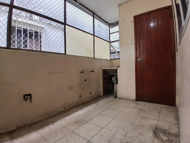 Venta Casa en Kenedy con Uso de Suelo Comercial L. Bermeo, Guayas — imagen 3