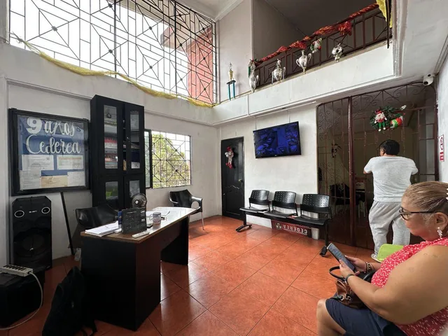 Casa Comercial en Venta / Av Las Aguas, Guayas — imagen 5
