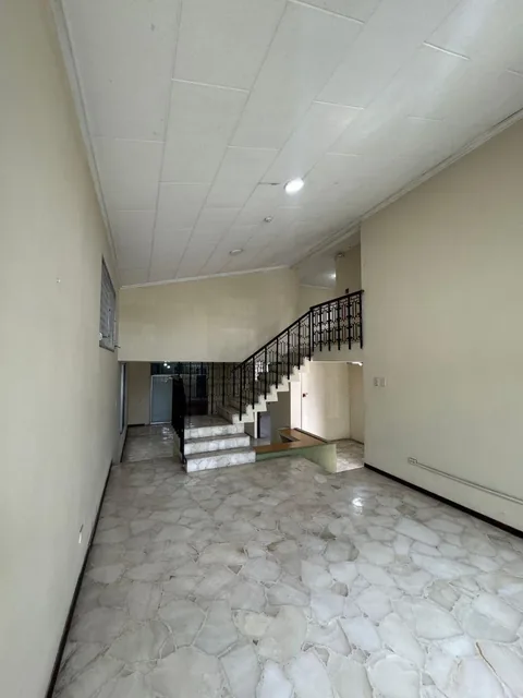 Amplia Casa de 5 Habitaciones con Parqueo Sector Cerrado Kennedy Nueva, Guayas — imagen 4