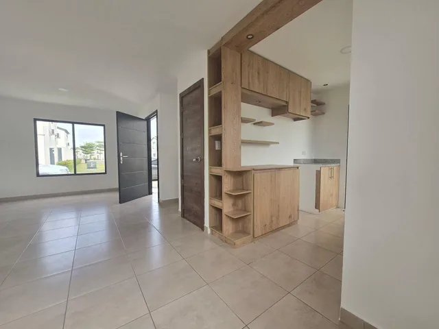 Vendo Casa en Urbanización Los Prados 2 en Excelente Estado, Guayas — imagen 4