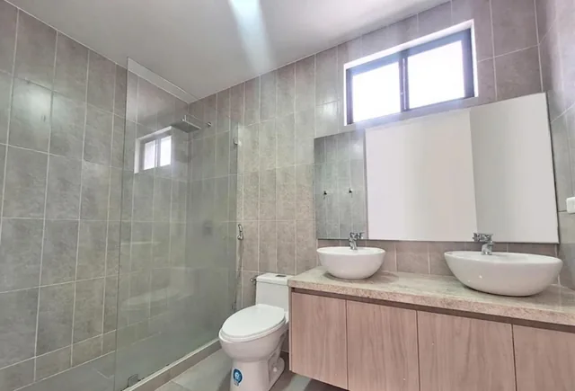 Casa en Venta de 2 Dorm. en Urb. La Costa, Nuevo Samborondón, Guayas — imagen 5