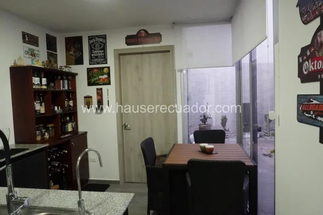 Casa Esquinera en Mirasierra Cerca de Innova Schools |3 Dorm., Patio, Terraza y Seguridad 24/7 — imagen 4