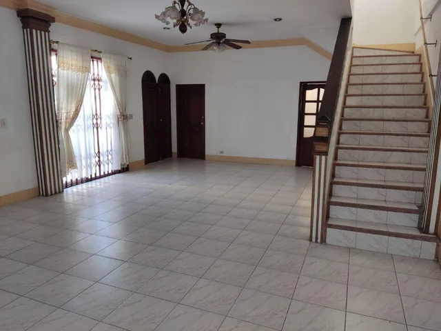 Vendo Hermosa y Amplia Casa Esquinera en Samanes 1,terraza, 3 Parqueos, 4 Dorm., Guayas — imagen 5