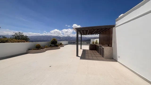 Vendo Casa con Terraza de 212 m y Vista Panorámica de Cumbayá en Yanazarapata — imagen 5