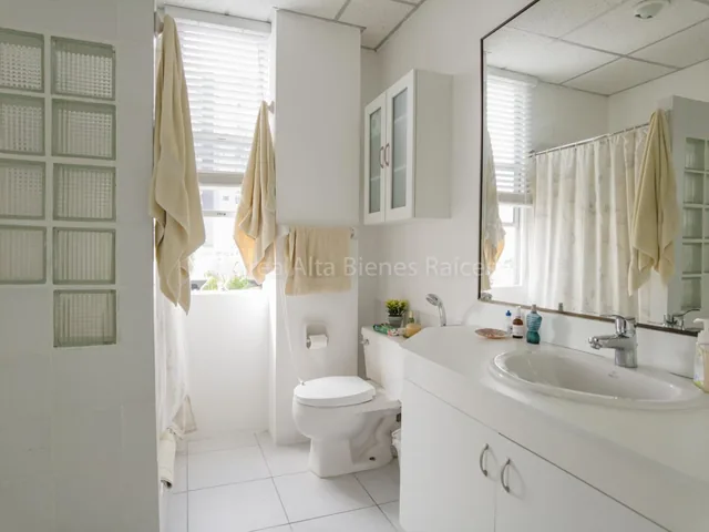 Departamento con Vista Al Mar en Chipipe en Venta — imagen 4
