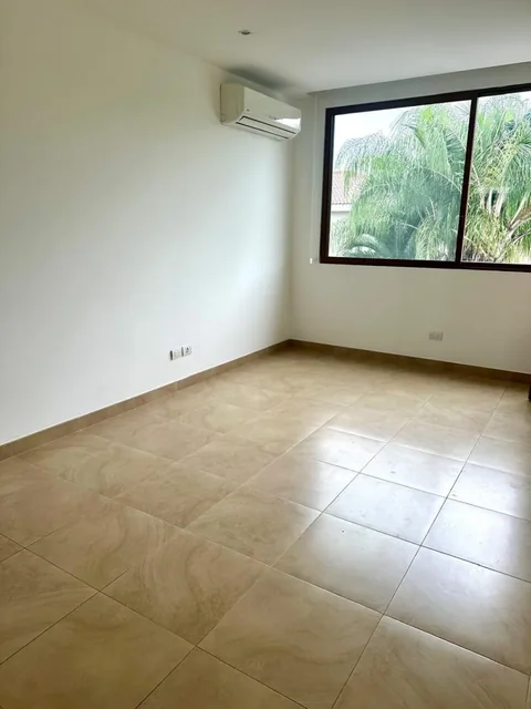 Samborondon. Mocoli Casa en Venta Urbanizacion Exclusiva, Guayas — imagen 2