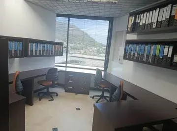 Oficina Ejecutiva 223 m² Amoblada, Lista Para Ocupar con Parqueo, Guayas — imagen 3