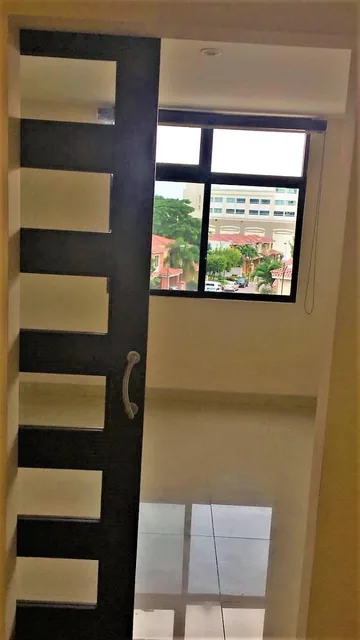 Vendo Departamento en Ciudad Colon, 3dorm/2parqueos/semi - Amoblado/130 m², Guayas — imagen 3