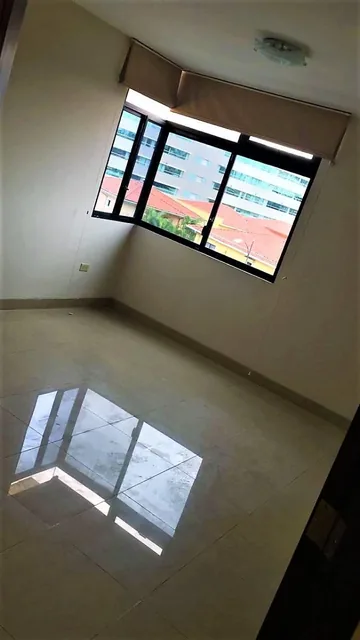 Vendo Departamento en Ciudad Colon, 3dorm/2parqueos/semi - Amoblado/130 m², Guayas — imagen 2