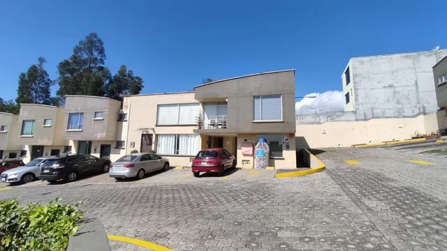 En Venta Casa Urbanización 6 de Diciembre — imagen 4
