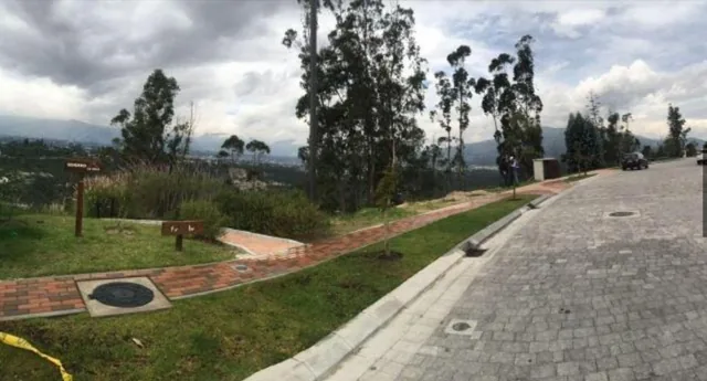 Se Vende Hermoso Terreno en Urbanización Loma de Pillagua Cumbaya — imagen 2
