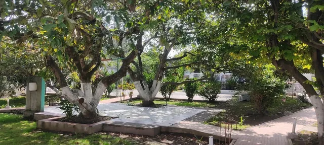 Casa y Terreno en Tumbaco en Venta - a 2 Minutos del Tia — imagen 2