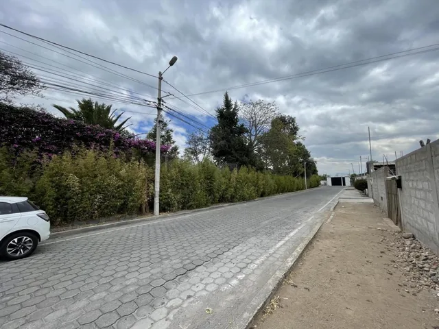 Terreno Esquinero en Tumbaco Sector La Ceramica — imagen 3