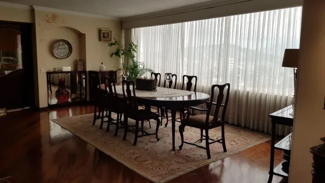 Av Orellana y Av 12 de Octubre, Vendo Apartamento 200 m², 2 Dorm. Grandes, 2 Garages — imagen 3