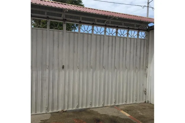 Venta de Casa 2 Pisos en Zona Sur Canoa, Manabí — imagen 2