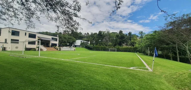 Venta - Bonita Casa de 4 Dorm. con Cancha de Futbol - Cumbaya — imagen 3