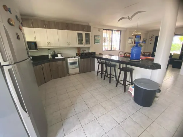 Casa Al Pie del Mar en Venta, Playas Villamil - Km 7.5, Guayas — imagen 2
