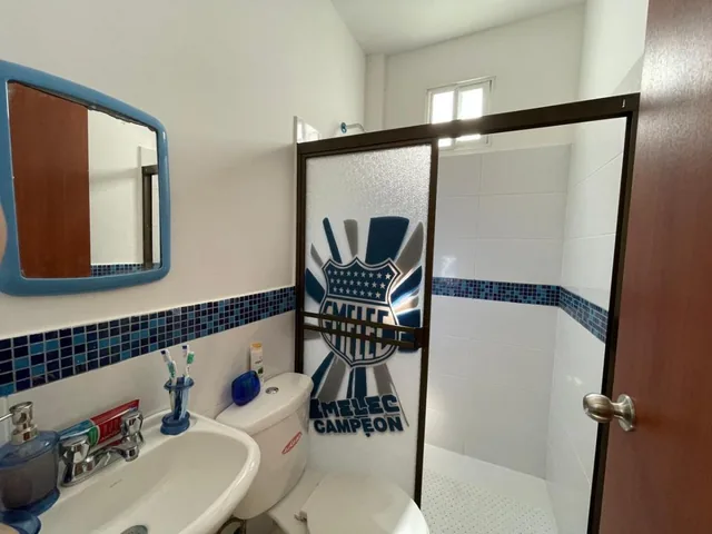 Venta Hermosa Casa en Urbanización Altamar 2, Vía Data, Playas, Guayas — imagen 2