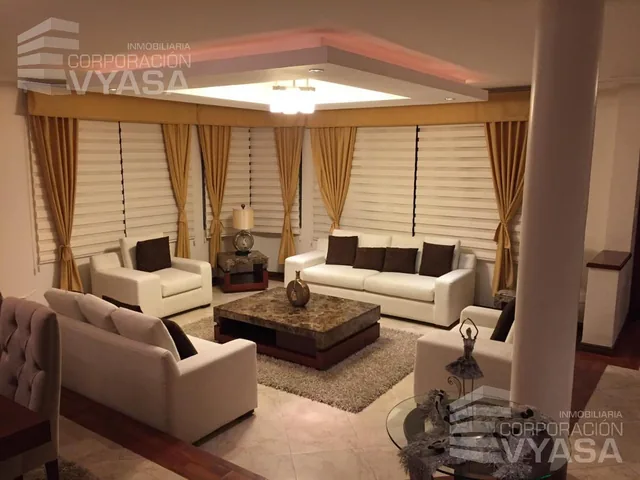Mitad del Mundo - Urb. Jardines de La Pampa, Hermosa Casa en Venta de 482 m² — imagen 2
