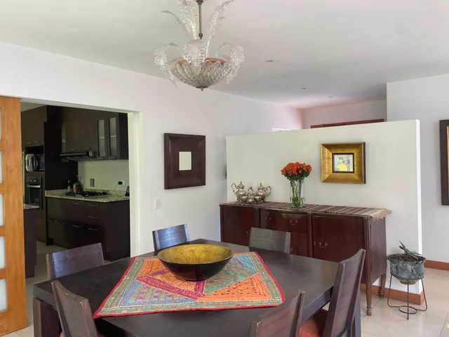 Vendo Excelente Casa Cumbaya — imagen 2