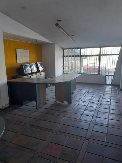 Vendo Casa Comercial Av Amazonas, Frente Parque Bicentenario y Metro Labrador. Provincia de Pichincha — imagen 5