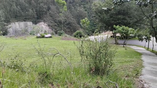 Re/max Futuro Vende Terreno 1373 m² San Juan de Cumbaya El Cebollar — imagen 5