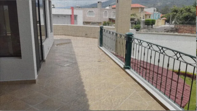 Cumbaya. La Primavera Alta. Casa de Venta en Urb. Privada — imagen 3