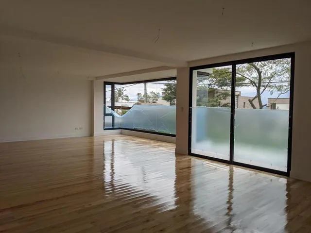 Venta Espectacular Casa 4 Dorm., Piscina, Urbanización Exclusiva de Nayón — imagen 3