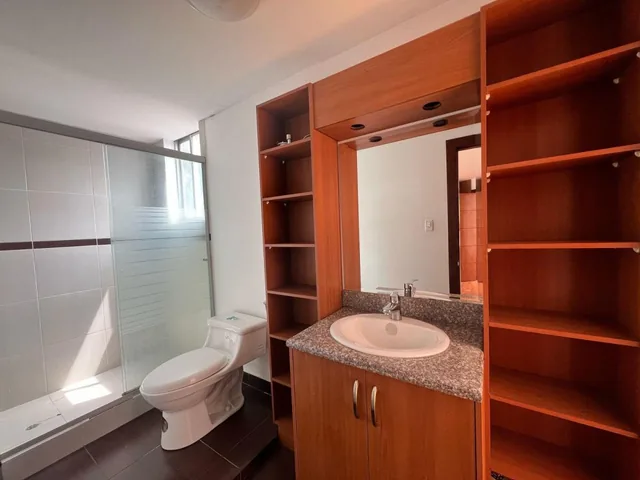 Casa Esquinera Dentro de Conjunto en Sector El Condado — imagen 3