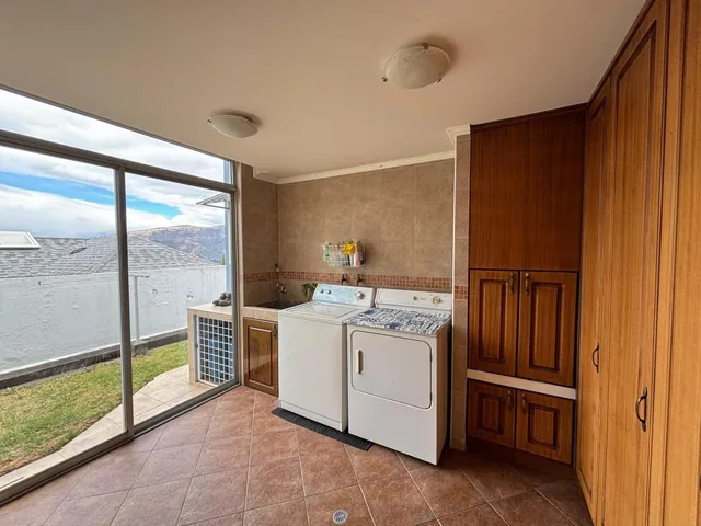 Venta Casa en San Juan de Cumbaya — imagen 2
