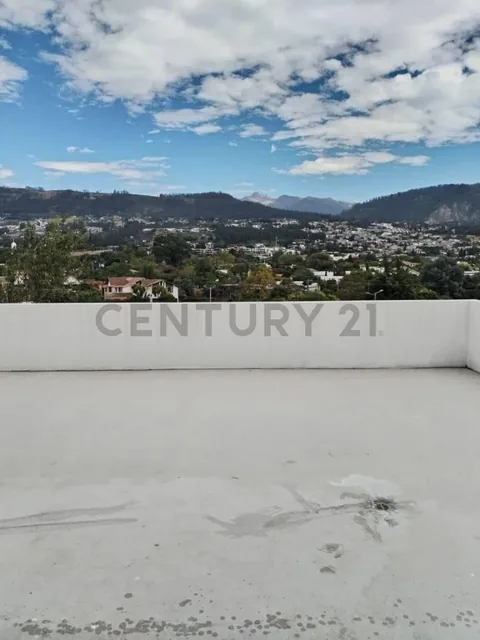 En Venta Hermoso Departamento con Balcon y Terraza en Cumbaya — imagen 2