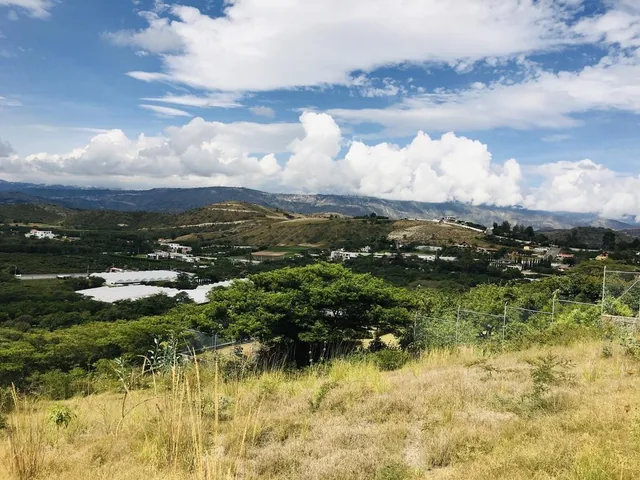 Jal. Venta Terreno Guayllabamba, 2.000 m² Para Casa con Vista a Las Montañas — imagen 2
