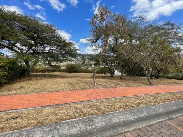 Estupendo Terreno en Venta en Cumbayá — imagen 2
