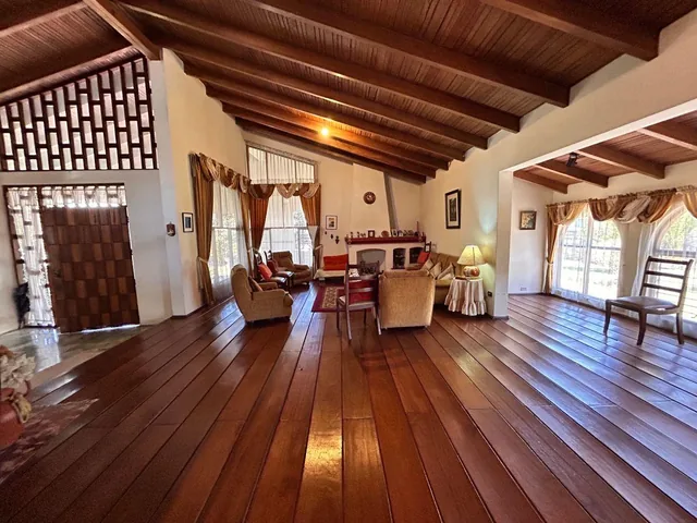 Espectacular Terreno con Casa en El Valle de Los Chillos — imagen 5