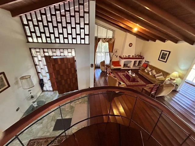 Espectacular Terreno con Casa en El Valle de Los Chillos — imagen 4