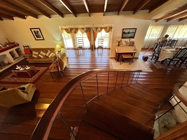 Espectacular Terreno con Casa en El Valle de Los Chillos — imagen 3