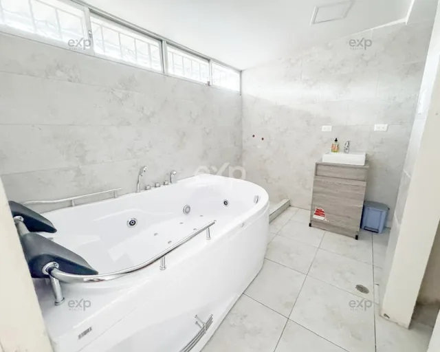 Amplia Casa en Venta – Sector La Kennedy, Quito — imagen 3