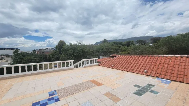 Casa con Terreno de Venta en El Sector Nayon de 1300 m con Piscina — imagen 5
