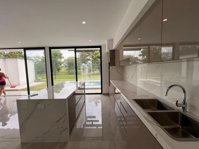 Se Vende Casa de Estreno en Samborondon Isla Celeste Urb. Estribor, Guayas — imagen 2