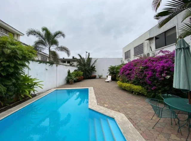Vendo Departamento Amoblado Planta Baja Colinas de Los Ceibos Doble Patio 160 m² Condomin Cerrado, Guayas — imagen 2