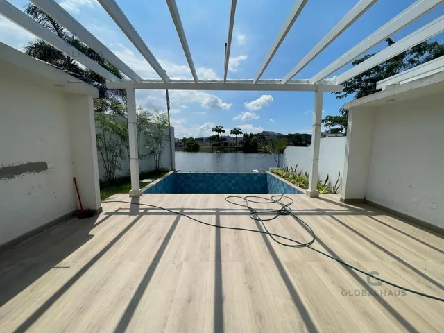 Venta de Casa en Samborondón, Urb. La Laguna, 3 Habitaciones, Piscina. S. C. Guayas — imagen 4