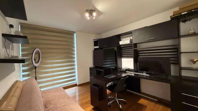 Departamento de Venta, Duplex, 3 Dorm., Estudio. Av Eloy Alfaro y Catalina Aldaz — imagen 3