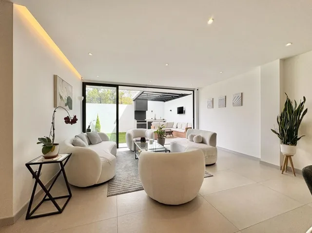 Departamento Nuevo con Patio y Balcón de Venta en Cumbaya Sector Yanarazapata — imagen 5