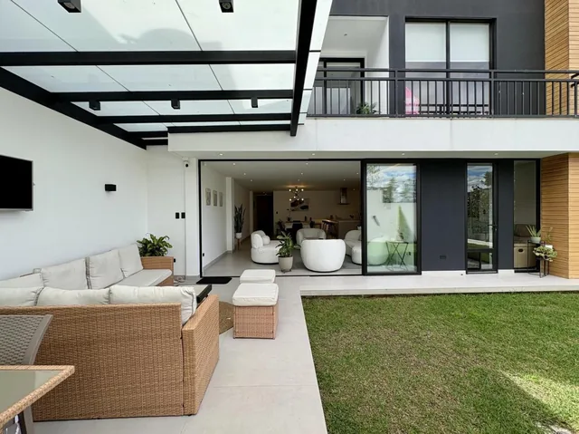 Departamento Nuevo con Patio y Balcón de Venta en Cumbaya Sector Yanarazapata — imagen 2