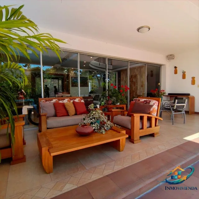 Venta, Casa con 1.100 m² de Terreno, 4 Habitaciones, Urbanización Exclusiva en Tumbaco — imagen 3