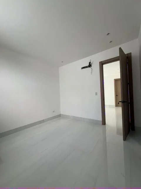 Casa de 550 m² con 4 Habitaciones en Venta en Mocoli, Guayas — imagen 4