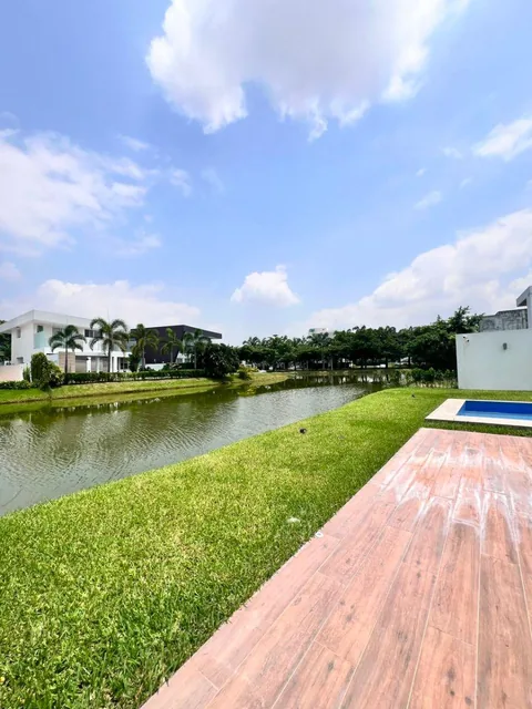 Casa de 550 m² con 4 Habitaciones en Venta en Mocoli, Guayas — imagen 2