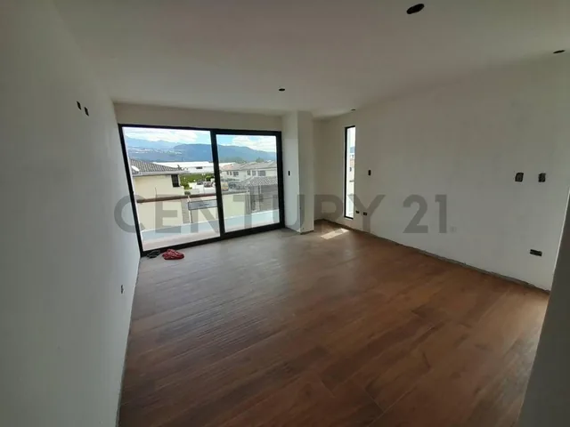 Amplio Departamento de Venta, Mirasierra, Los Chillos — imagen 3